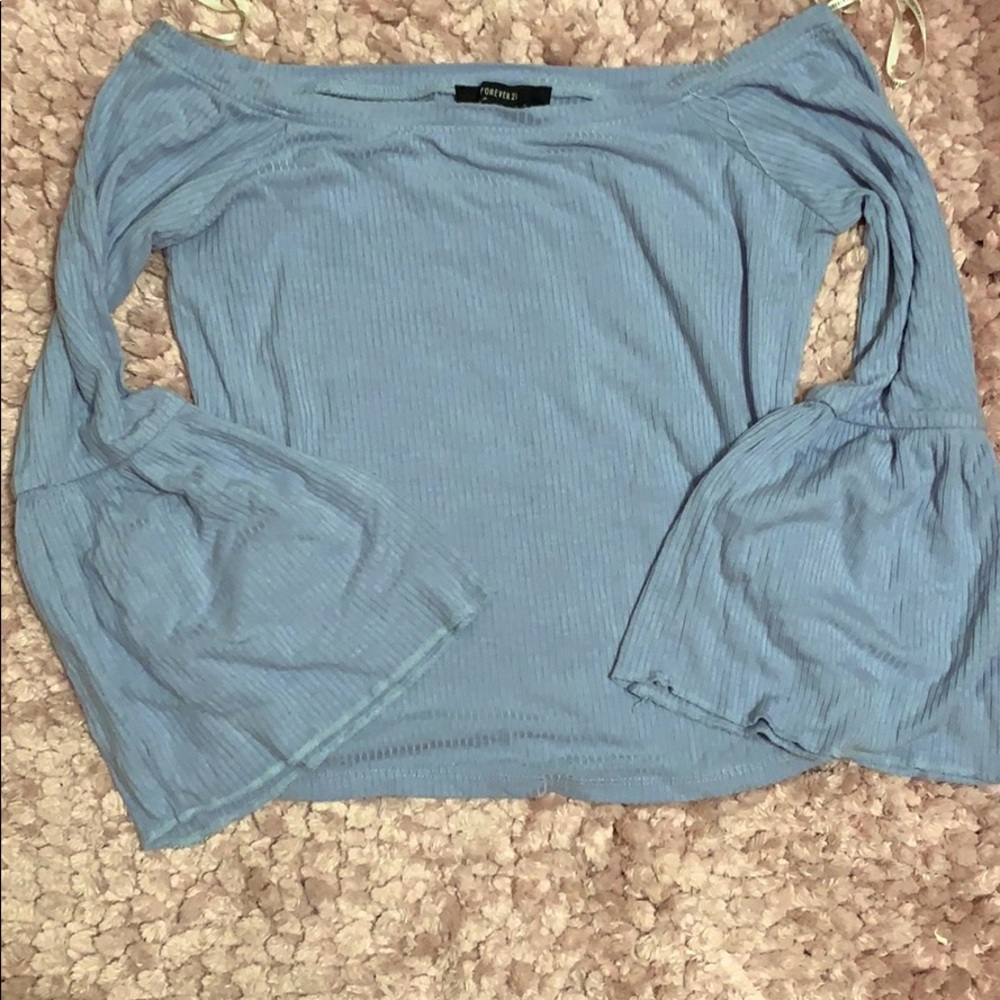 Knit ruffle sleeve blouse.